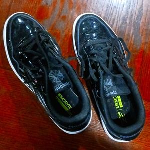 Black Reebok tennis shoes size 10 women's